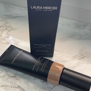 Tinted Moisturizer Oil Free by Laura Mercier